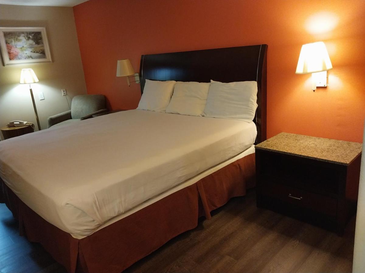 Fairway Inn Ла Порт Екстериор снимка